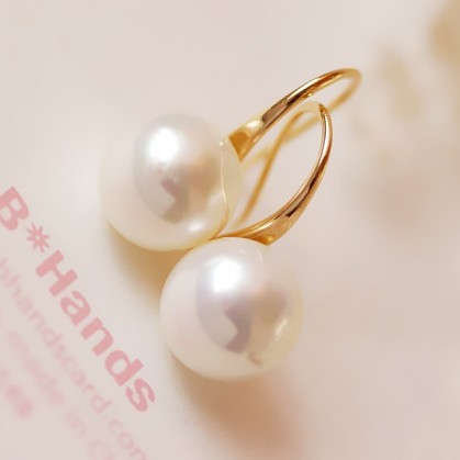 Simple Pearl Earrings